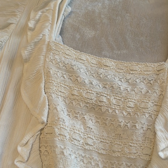 Super adorable white romper! Lace and frill detailing. - Picture 3 of 6